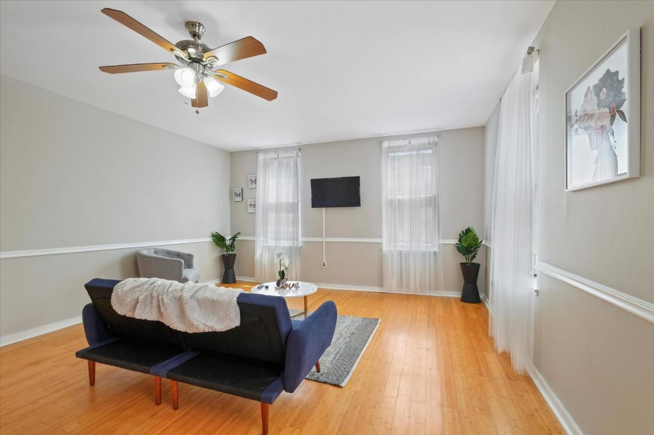 Cozy 1br W Deck Near Rittenhouse *