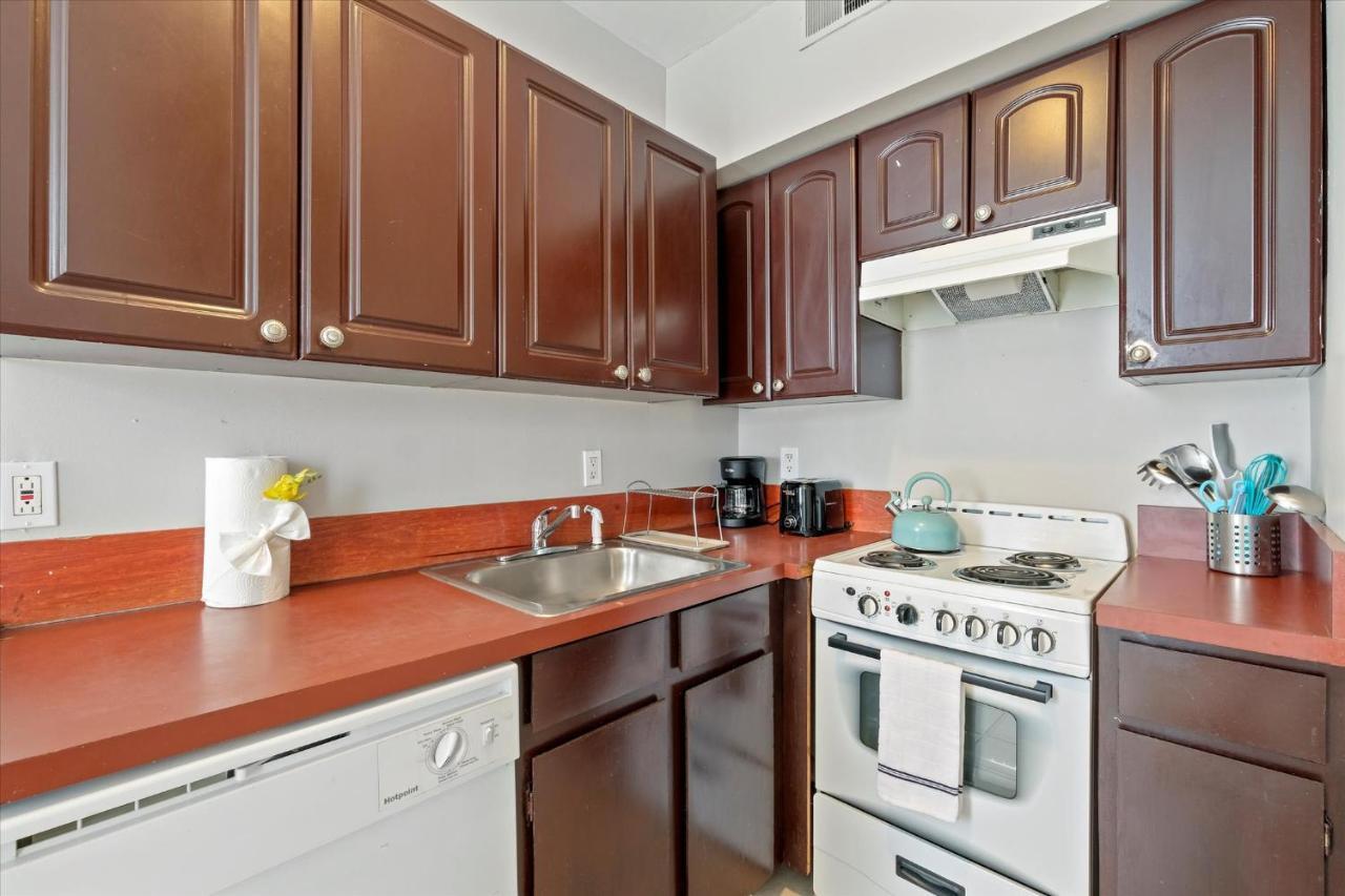 Cozy 1br W Deck Near Rittenhouse Apartment *