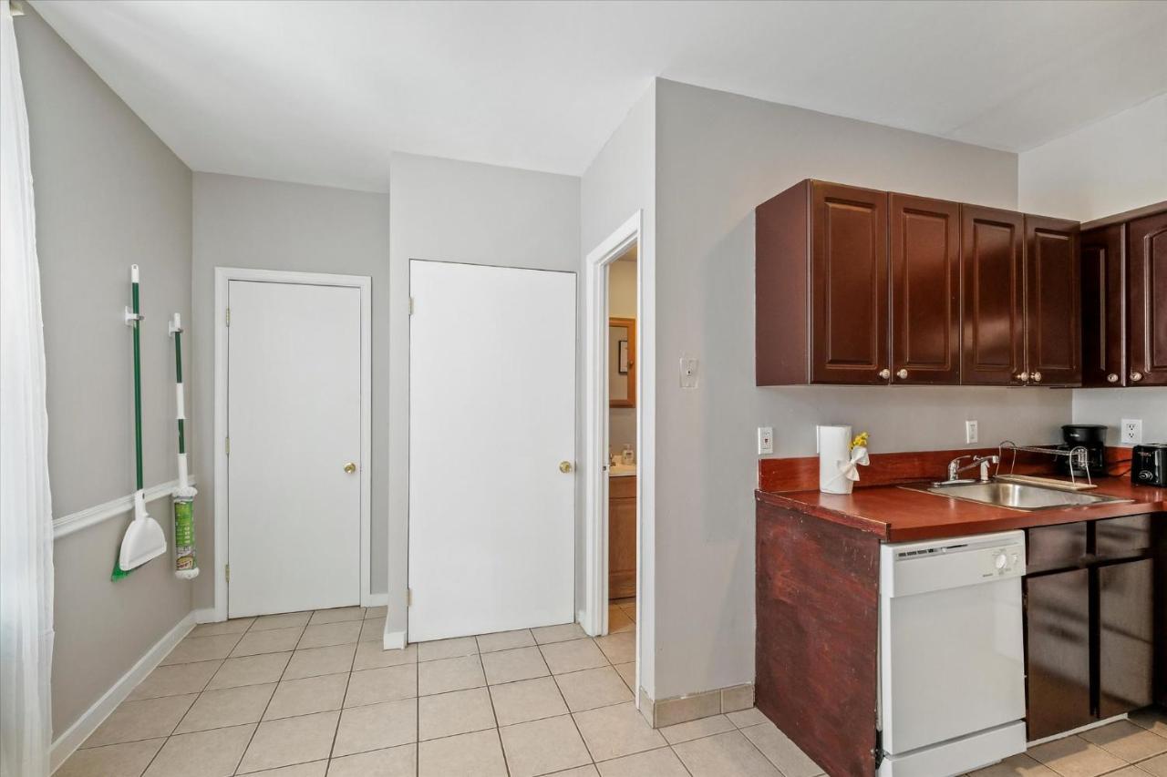 Cozy 1br W Deck Near Rittenhouse