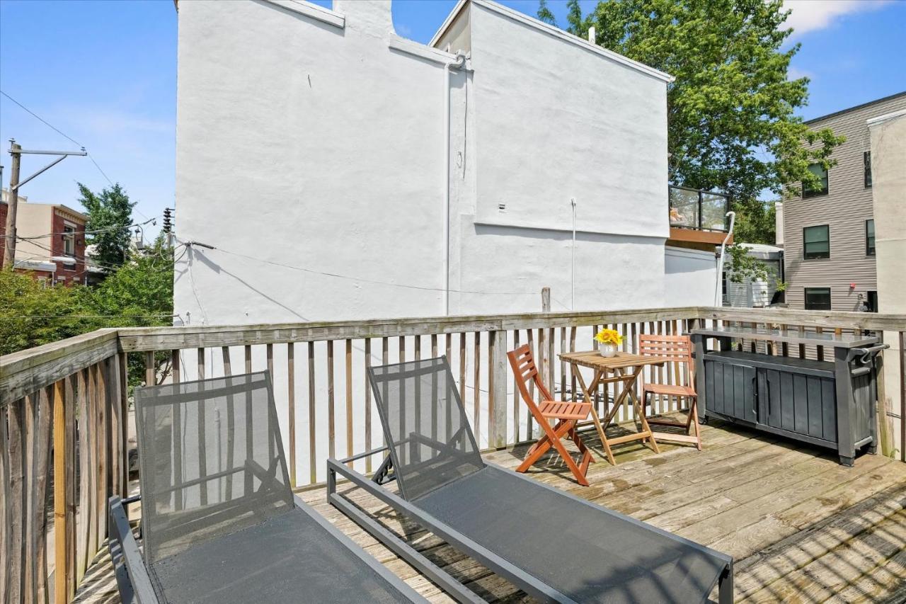Cozy 1br W Deck Near Rittenhouse Apartment